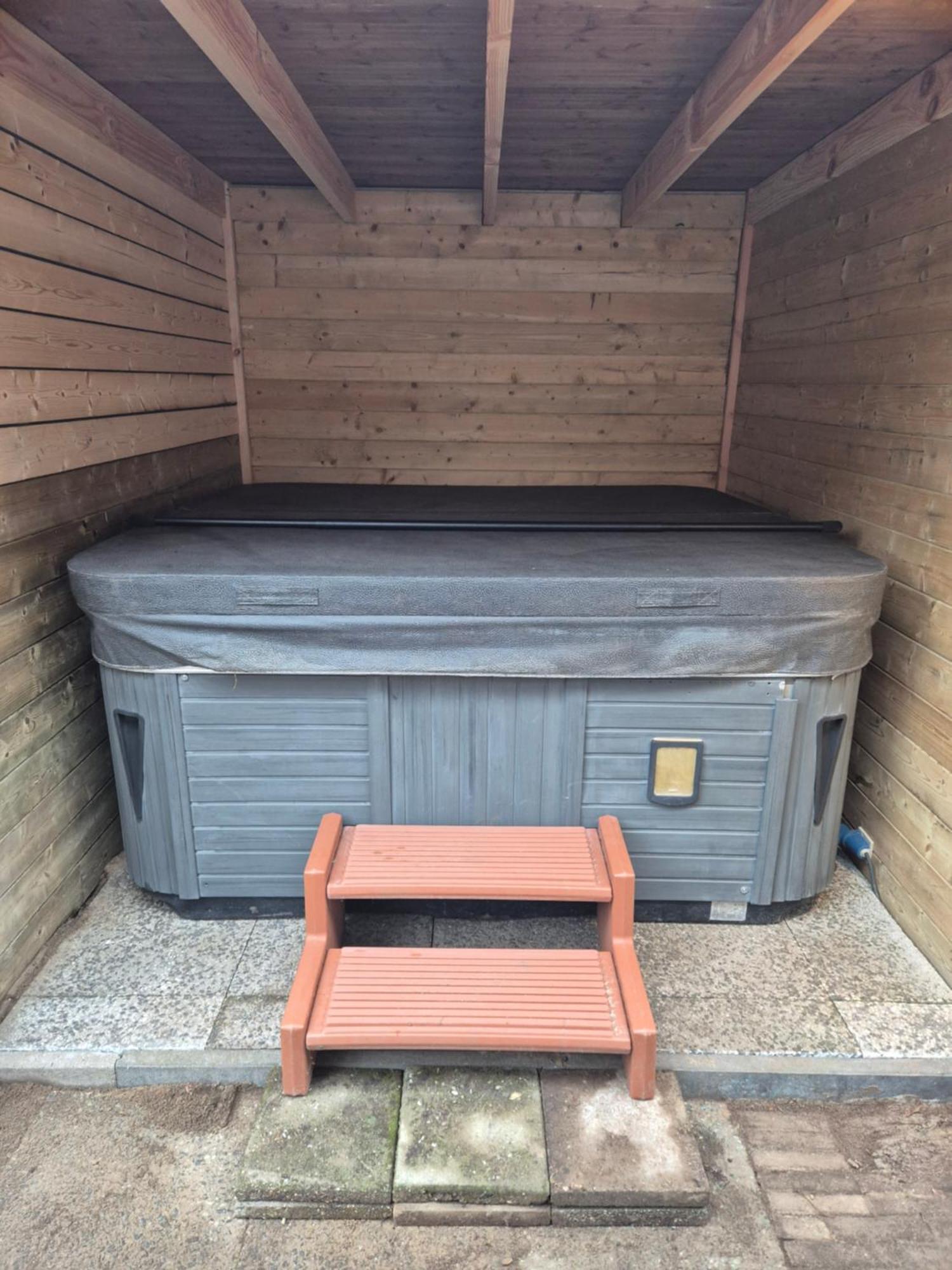 Luxe Boshuisje Met Prive Wellness & Jacuzzi Op De Veluwe Ermelo Luaran gambar