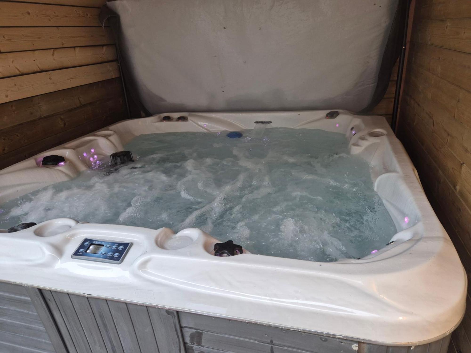 Luxe Boshuisje Met Prive Wellness & Jacuzzi Op De Veluwe Ermelo Luaran gambar